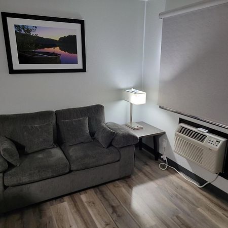 Americas Best Value Inn And Suites Bismarck Buitenkant foto