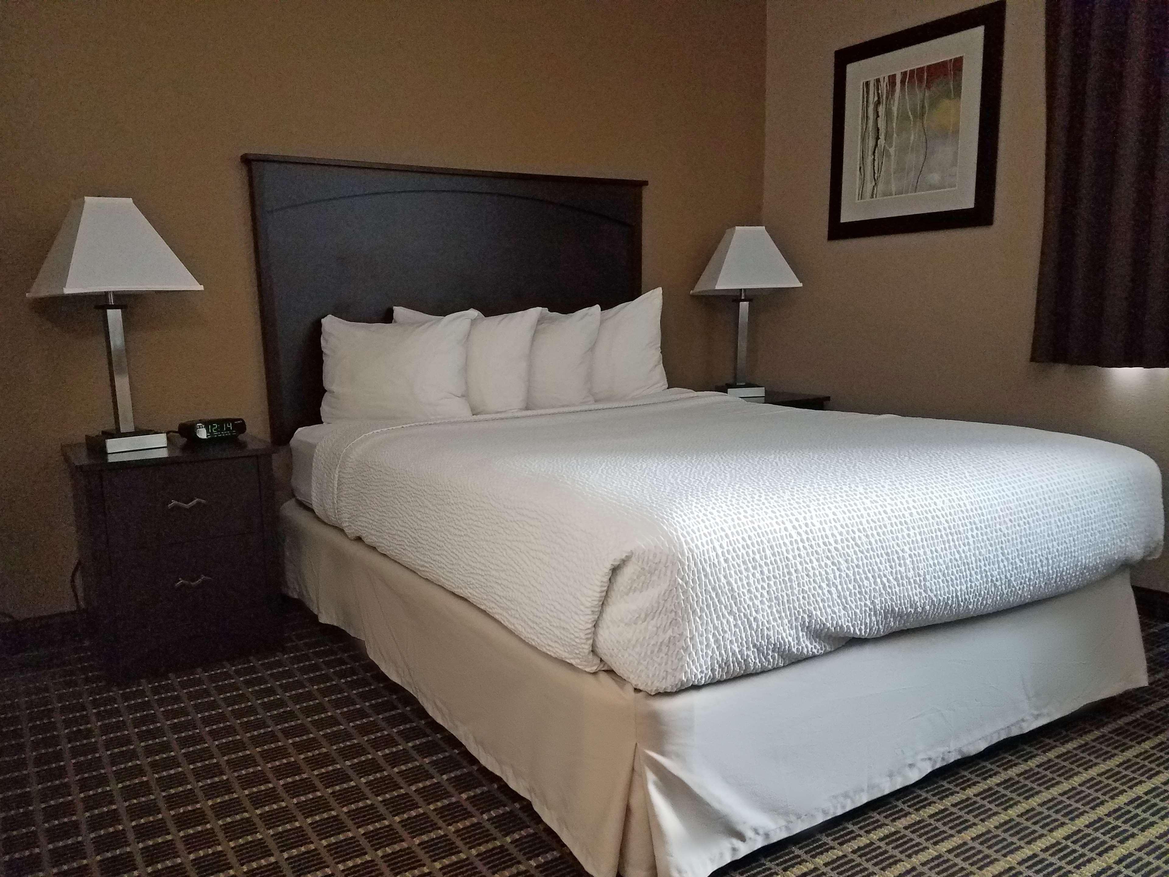 Americas Best Value Inn And Suites Bismarck Buitenkant foto