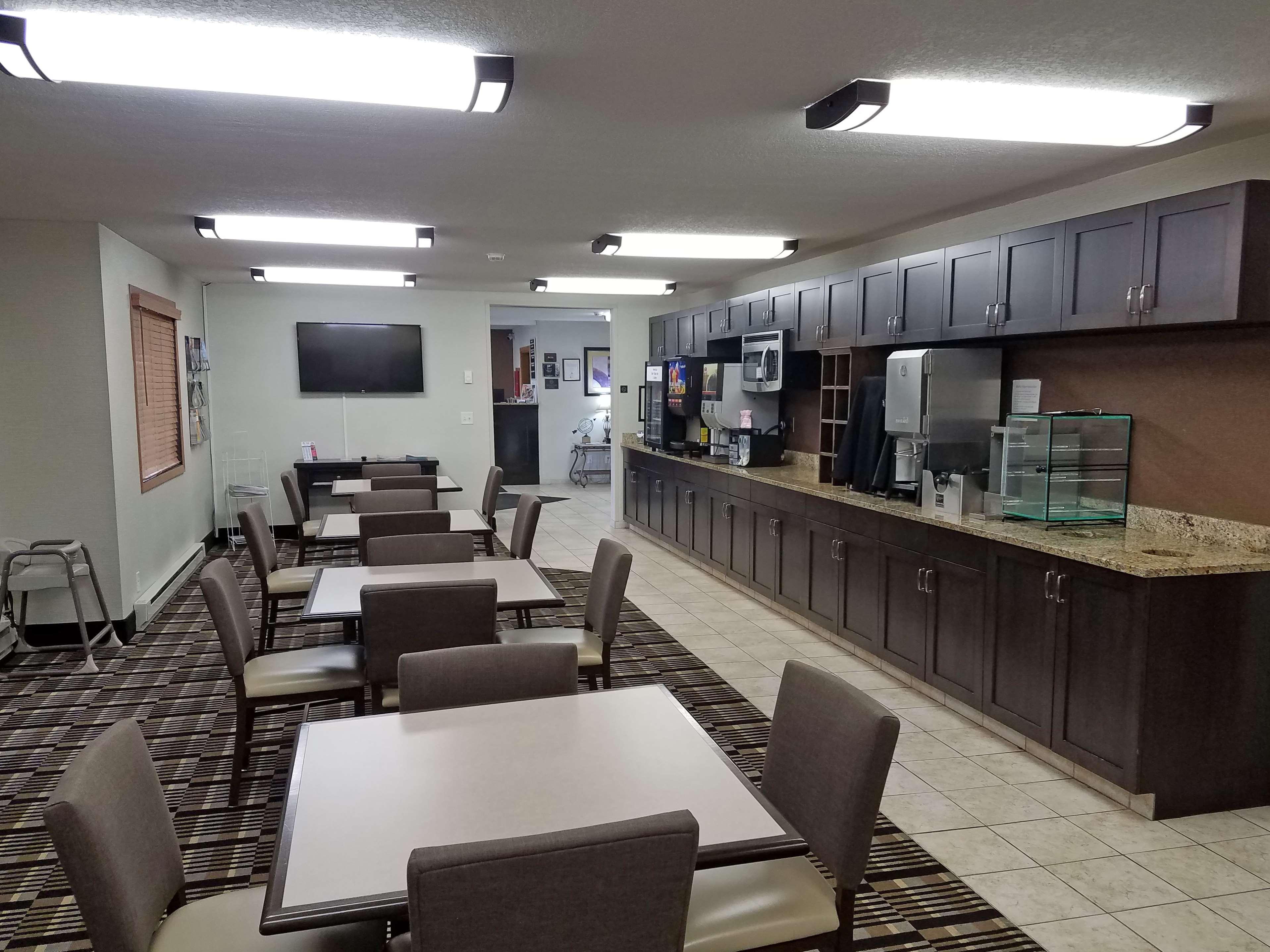 Americas Best Value Inn And Suites Bismarck Buitenkant foto