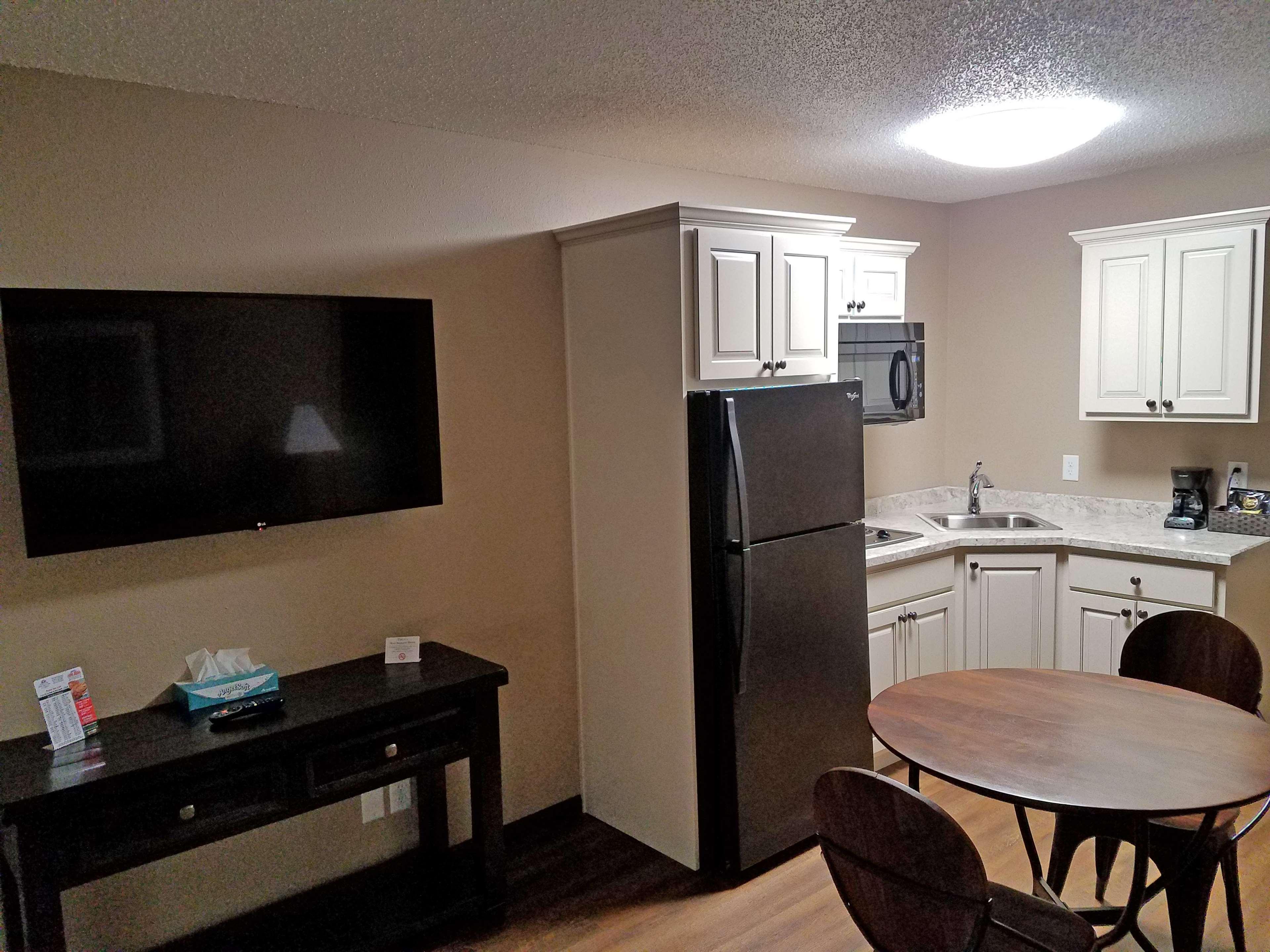 Americas Best Value Inn And Suites Bismarck Buitenkant foto