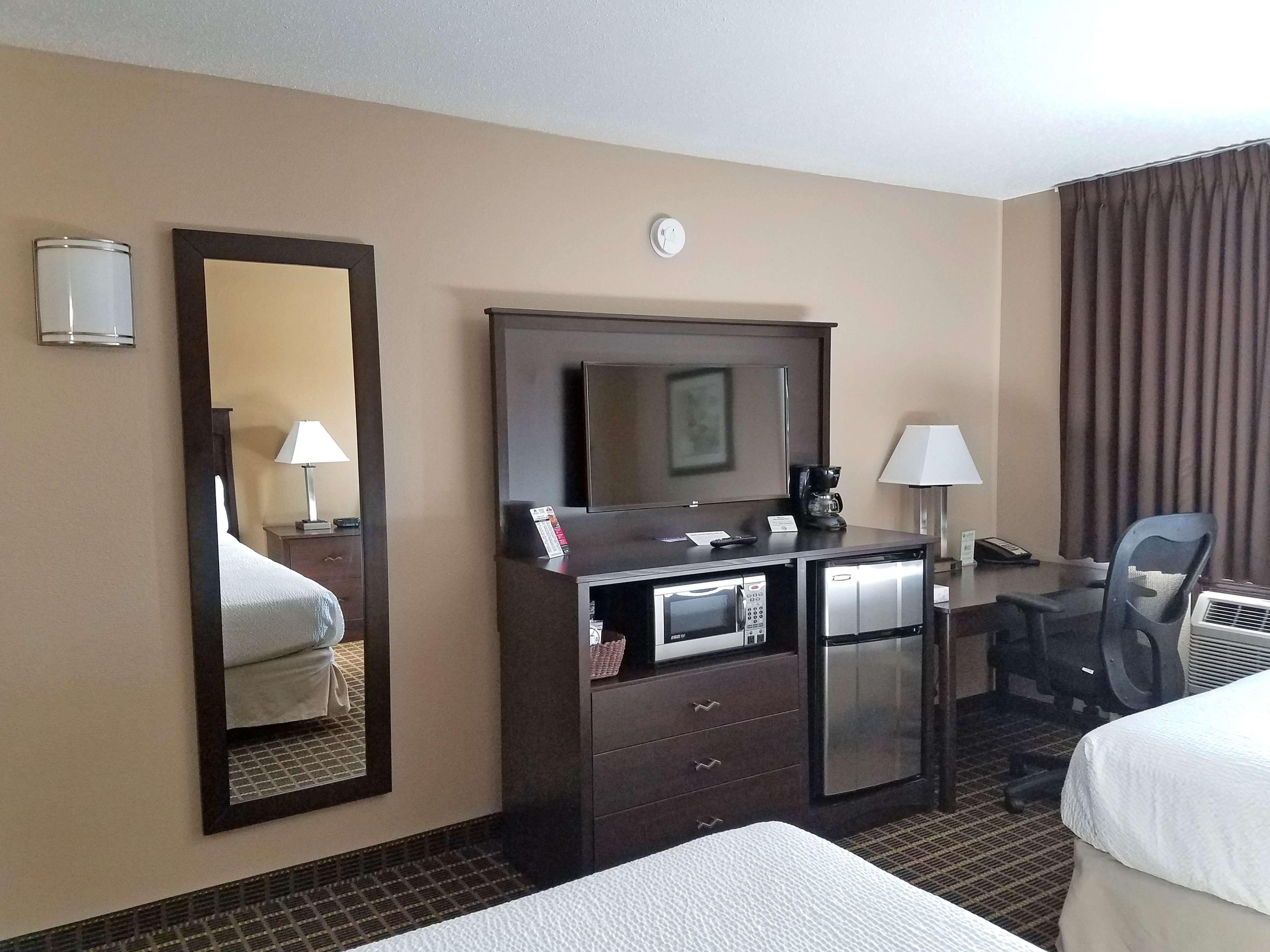 Americas Best Value Inn And Suites Bismarck Buitenkant foto
