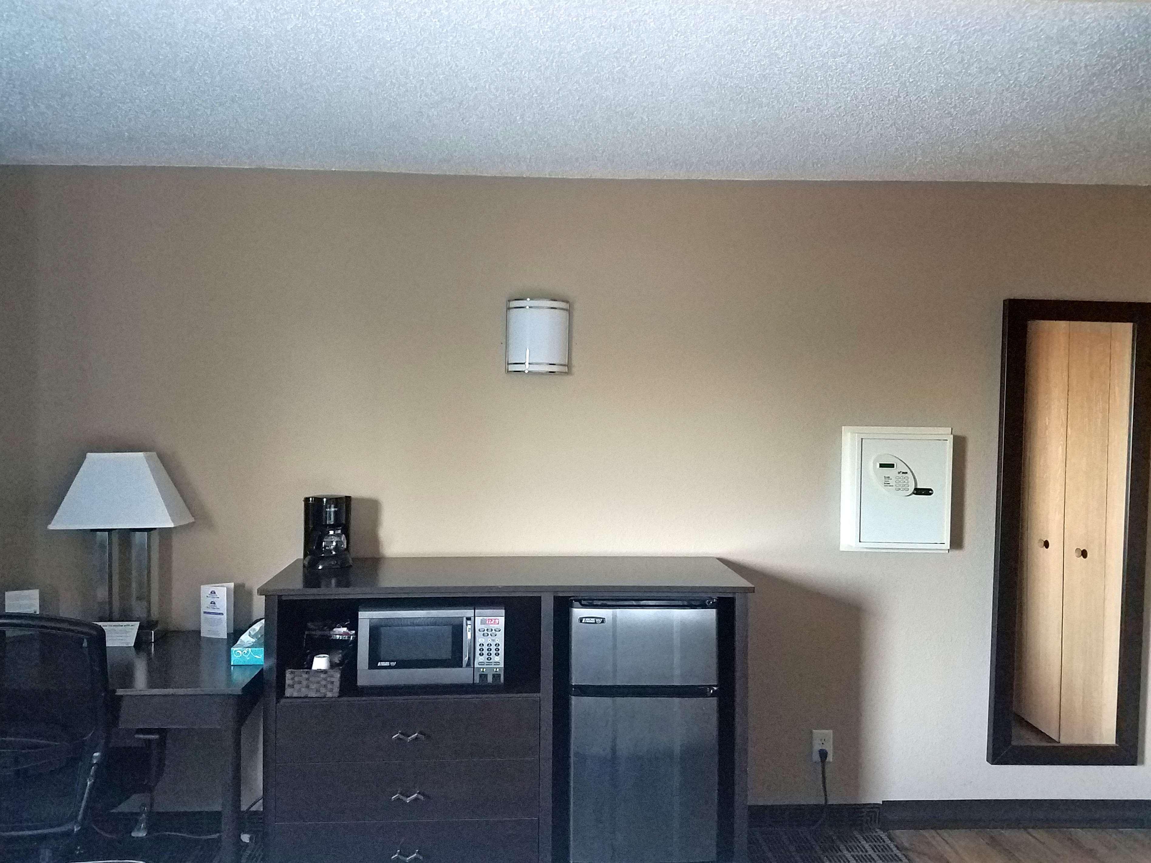 Americas Best Value Inn And Suites Bismarck Buitenkant foto
