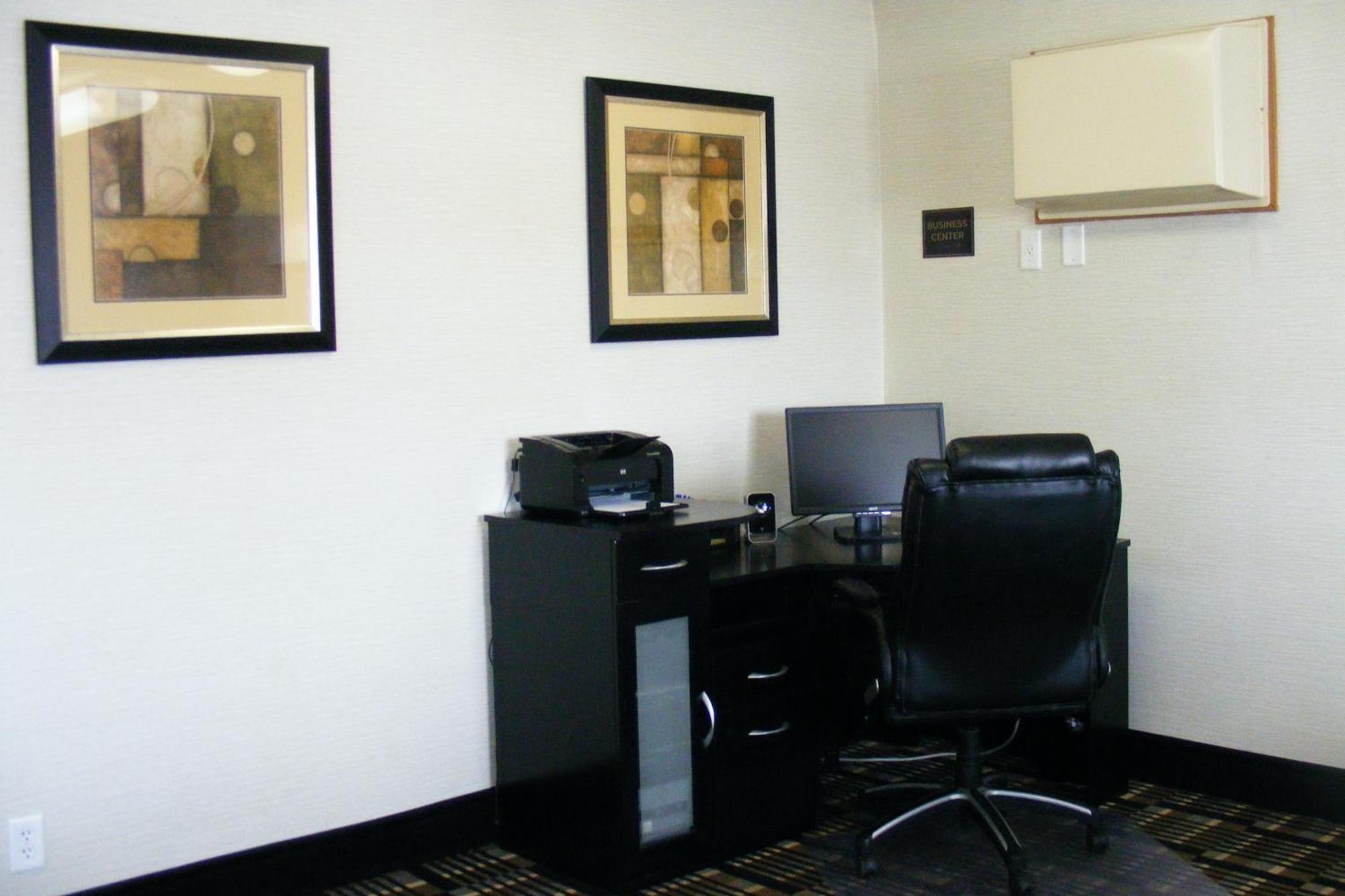 Americas Best Value Inn And Suites Bismarck Buitenkant foto