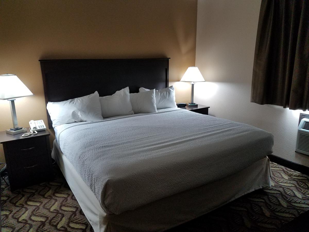 Americas Best Value Inn And Suites Bismarck Buitenkant foto